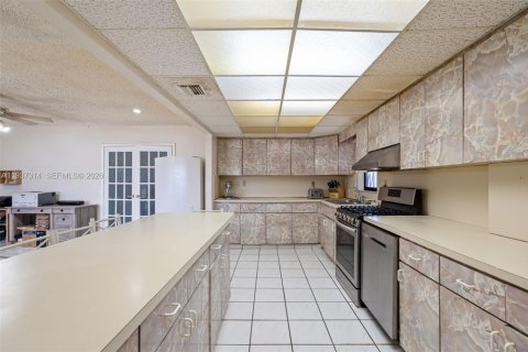 House in Homestead, Florida 5 bedrooms, 241.92 sq.m. № 1995497 - photo 13