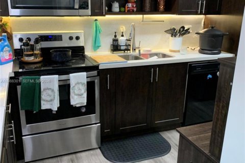 Condo in Davie, Florida, 3 bedrooms  № 2050444 - photo 2