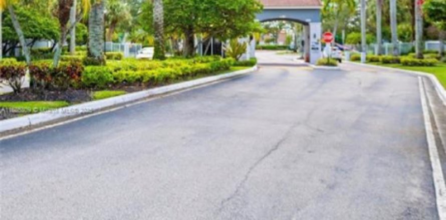 House in Hollywood, Florida 4 bedrooms, 202.9 sq.m. № 1933071