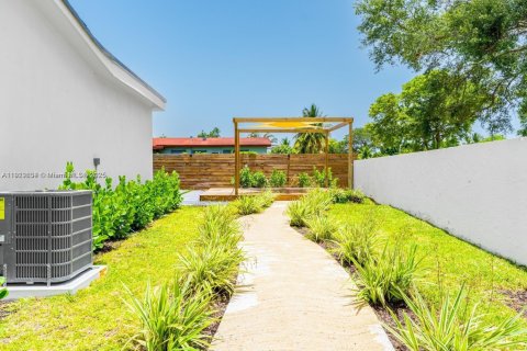 Villa ou maison à vendre à Miami, Floride: 3 chambres, 208.29 m2 № 1974743 - photo 23
