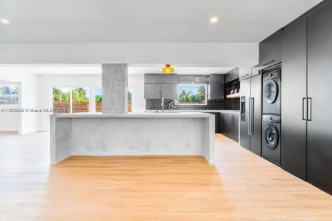 Villa ou maison à vendre à Miami, Floride: 3 chambres, 208.29 m2 № 1974743 - photo 5