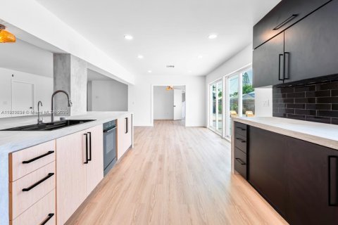 Villa ou maison à vendre à Miami, Floride: 3 chambres, 208.29 m2 № 1974743 - photo 6