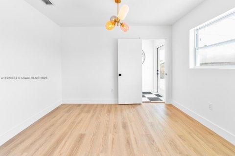 Villa ou maison à vendre à Miami, Floride: 3 chambres, 208.29 m2 № 1974743 - photo 17