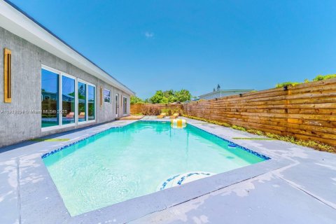 Villa ou maison à vendre à Miami, Floride: 3 chambres, 208.29 m2 № 1974743 - photo 20