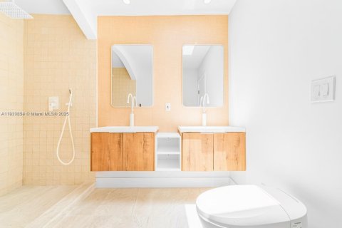 Villa ou maison à vendre à Miami, Floride: 3 chambres, 208.29 m2 № 1974743 - photo 15