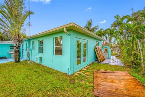 Propiedad comercial en venta en Madeira Beach, Florida, 4 dormitorios, 141.03 m2 № 1906647 - foto 14