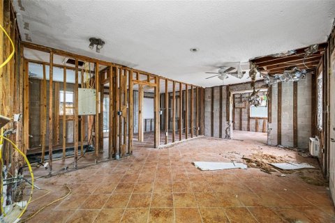 Propiedad comercial en venta en Madeira Beach, Florida, 4 dormitorios, 141.03 m2 № 1906647 - foto 25