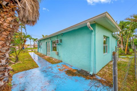Propiedad comercial en venta en Madeira Beach, Florida, 4 dormitorios, 141.03 m2 № 1906647 - foto 20