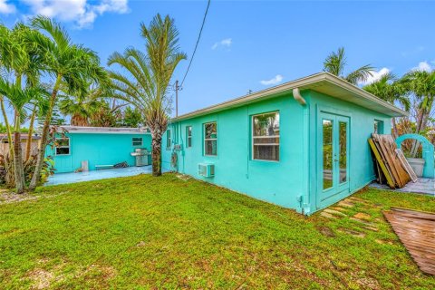 Propiedad comercial en venta en Madeira Beach, Florida, 4 dormitorios, 141.03 m2 № 1906647 - foto 13