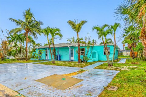 Propiedad comercial en venta en Madeira Beach, Florida, 4 dormitorios, 141.03 m2 № 1906647 - foto 7