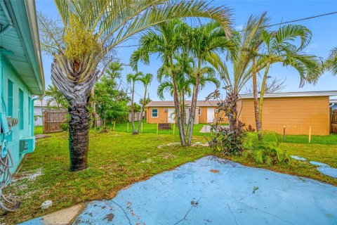 Propiedad comercial en venta en Madeira Beach, Florida, 4 dormitorios, 141.03 m2 № 1906647 - foto 17
