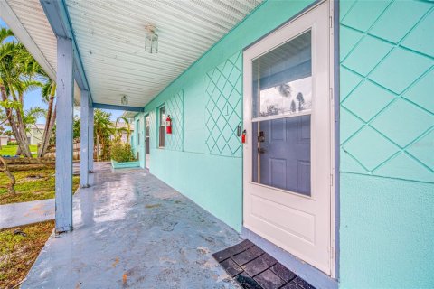 Propiedad comercial en venta en Madeira Beach, Florida, 4 dormitorios, 141.03 m2 № 1906647 - foto 23