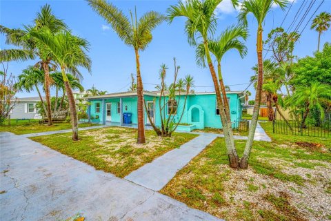 Propiedad comercial en venta en Madeira Beach, Florida, 4 dormitorios, 141.03 m2 № 1906647 - foto 8