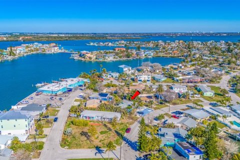 Propiedad comercial en venta en Madeira Beach, Florida, 4 dormitorios, 141.03 m2 № 1906647 - foto 2
