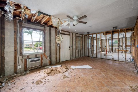 Propiedad comercial en venta en Madeira Beach, Florida, 4 dormitorios, 141.03 m2 № 1906647 - foto 27