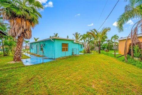 Propiedad comercial en venta en Madeira Beach, Florida, 4 dormitorios, 141.03 m2 № 1906647 - foto 19