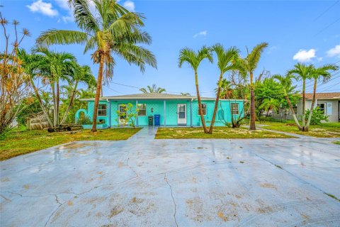 Propiedad comercial en venta en Madeira Beach, Florida, 4 dormitorios, 141.03 m2 № 1906647 - foto 4