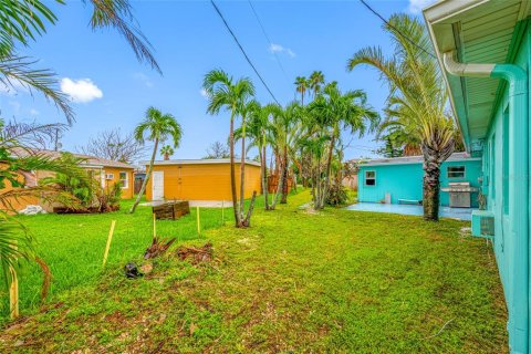 Propiedad comercial en venta en Madeira Beach, Florida, 4 dormitorios, 141.03 m2 № 1906647 - foto 12
