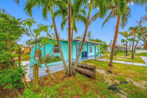 Propiedad comercial en venta en Madeira Beach, Florida, 4 dormitorios, 141.03 m2 № 1906647 - foto 10