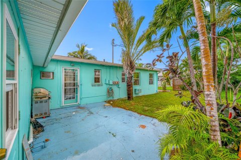 Propiedad comercial en venta en Madeira Beach, Florida, 4 dormitorios, 141.03 m2 № 1906647 - foto 16