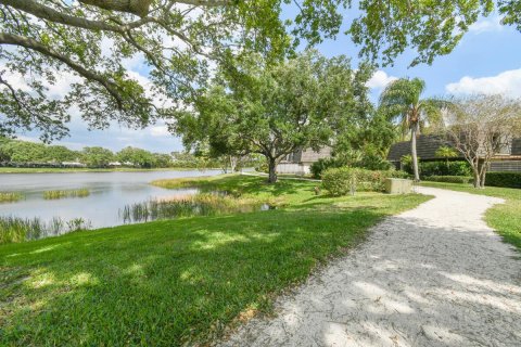 Townhouse in Palm Beach Gardens, Florida 2 bedrooms, 138.24 sq.m. № 1080527 - photo 1