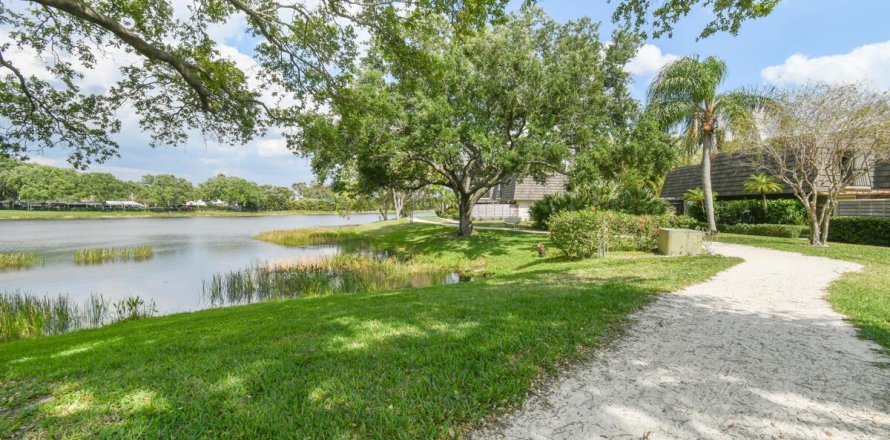 Townhouse in Palm Beach Gardens, Florida 2 bedrooms, 138.24 sq.m. № 1080527