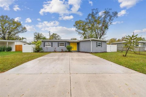 House in Saint Petersburg, Florida 3 bedrooms, 137.31 sq.m. № 1843874 - photo 2