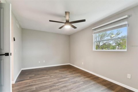 House in Saint Petersburg, Florida 3 bedrooms, 137.31 sq.m. № 1843874 - photo 25