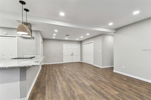 House in Saint Petersburg, Florida 3 bedrooms, 137.31 sq.m. № 1843874 - photo 10
