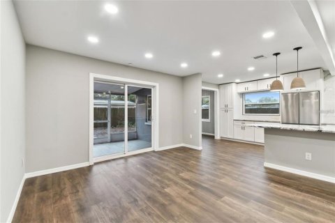 House in Saint Petersburg, Florida 3 bedrooms, 137.31 sq.m. № 1843874 - photo 12