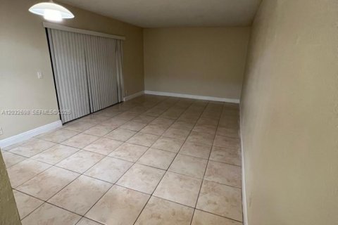 Condo in West Palm Beach, Florida, 2 bedrooms  № 2170061 - photo 5
