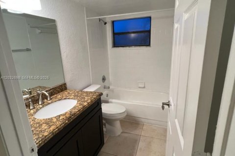 Condo in West Palm Beach, Florida, 2 bedrooms  № 2170061 - photo 9