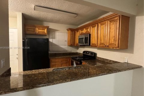 Condo in West Palm Beach, Florida, 2 bedrooms  № 2170061 - photo 2