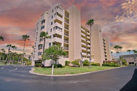 Condominio en alquiler en Madeira Beach, Florida, 2 dormitorios, 117.99 m2 № 1905541 - foto 2