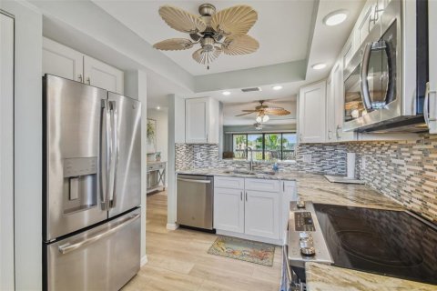 Condominio en alquiler en Madeira Beach, Florida, 2 dormitorios, 117.99 m2 № 1905541 - foto 27