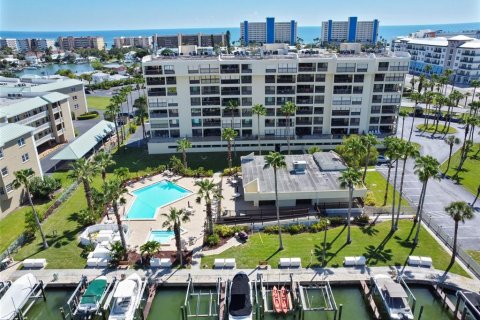 Condominio en alquiler en Madeira Beach, Florida, 2 dormitorios, 117.99 m2 № 1905541 - foto 1