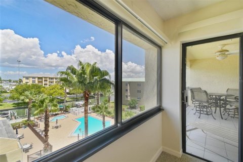 Condominio en alquiler en Madeira Beach, Florida, 2 dormitorios, 117.99 m2 № 1905541 - foto 24