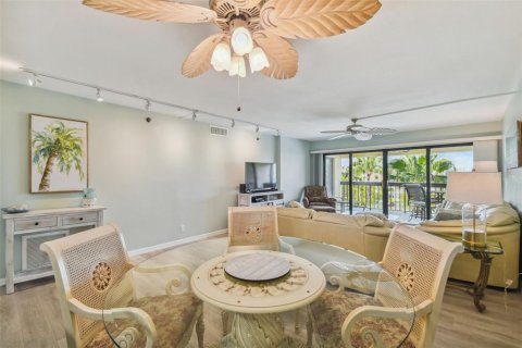 Condominio en alquiler en Madeira Beach, Florida, 2 dormitorios, 117.99 m2 № 1905541 - foto 18