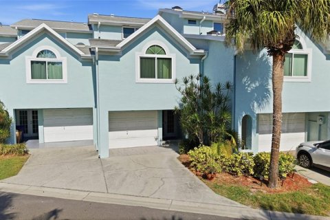 Adosado en venta en Indian Rocks Beach, Florida, 3 dormitorios, 145.48 m2 № 2093240 - foto 2
