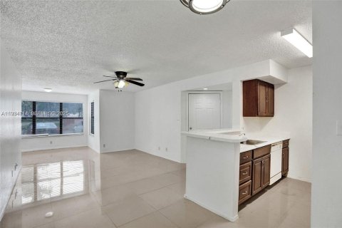 Condominio en alquiler en Davie, Florida, 1 dormitorio, 74.79 m2 № 1992922 - foto 8