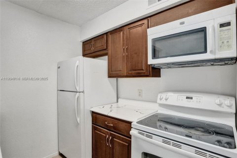 Condominio en alquiler en Davie, Florida, 1 dormitorio, 74.79 m2 № 1992922 - foto 11