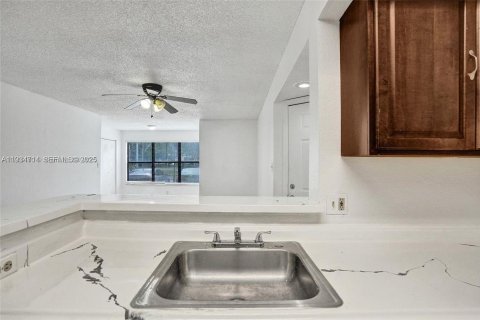 Condominio en alquiler en Davie, Florida, 1 dormitorio, 74.79 m2 № 1992922 - foto 12