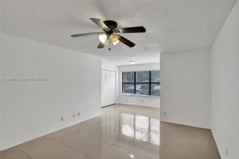 Condominio en alquiler en Davie, Florida, 1 dormitorio, 74.79 m2 № 1992922 - foto 3