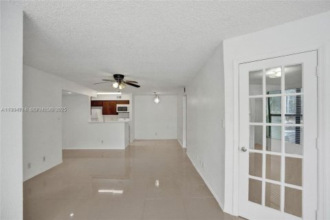 Condominio en alquiler en Davie, Florida, 1 dormitorio, 74.79 m2 № 1992922 - foto 5