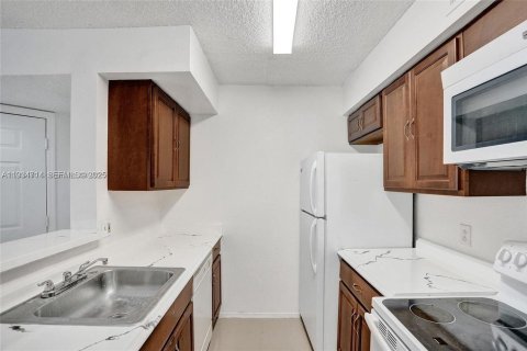 Condominio en alquiler en Davie, Florida, 1 dormitorio, 74.79 m2 № 1992922 - foto 9
