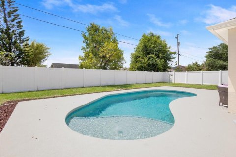 Casa en venta en Port St. Lucie, Florida, 4 dormitorios, 178.19 m2 № 2078310 - foto 9