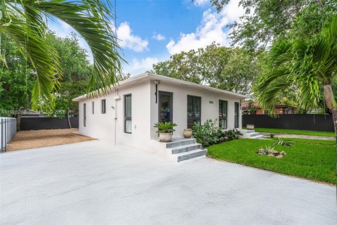 Villa ou maison à vendre à Miami, Floride: 3 chambres, 109.44 m2 № 2060352 - photo 2