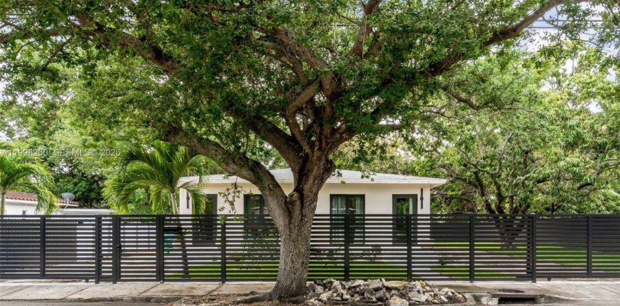 Villa ou maison à Miami, Floride 3 chambres, 109.44 m2 № 2060352
