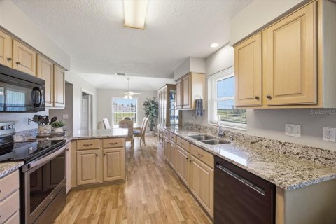 Villa ou maison à vendre à Haines City, Floride: 3 chambres, 162.67 m2 № 2358850 - photo 12