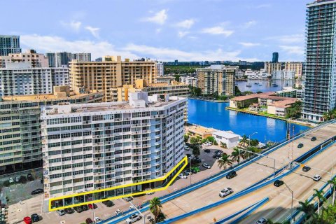 Propiedad comercial en venta en Hallandale Beach, Florida № 1871342 - foto 1